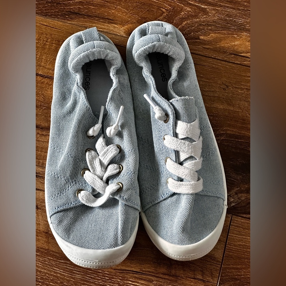 Maurice’s size 8 sneakers